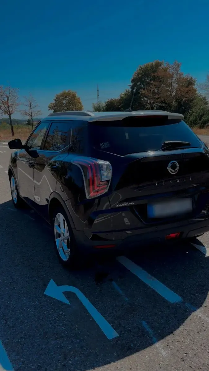 Gebraucht SsangYong Tivoli 163 PS (119 kW) 2021 Schwarz SUV