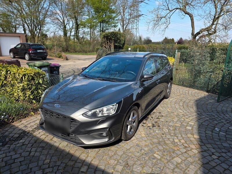 Grau Gebraucht 2019 Ford Focus ST-Line Kombi | 12.200 € (Guter Preis) - Bild 1/4
