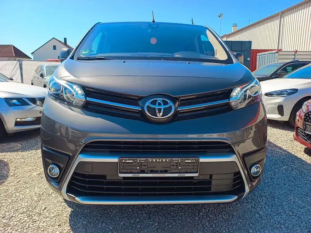 Gebraucht Toyota Proace Verso Team 177 PS (130 kW) 2023 Grau Kombi