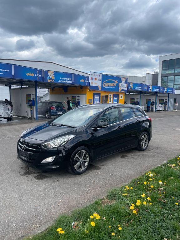 Schwarz Gebraucht 2017 Hyundai i30 Limousine | 6.299 € (Guter Preis) - Bild 1/4