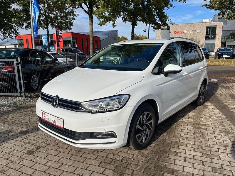 Weiß Gebraucht 2017 VW Touran Sound Van / Kleinbus | 11.390 € (Teuer) - Bild 1/4