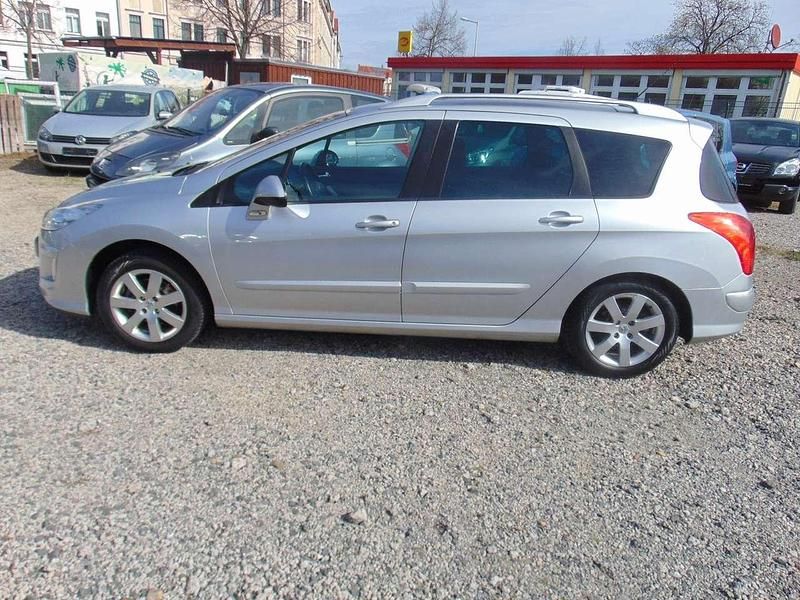 Gebraucht Peugeot 308 120 PS (88 kW) 2011 Aluminiumgrau/metallic Kombi