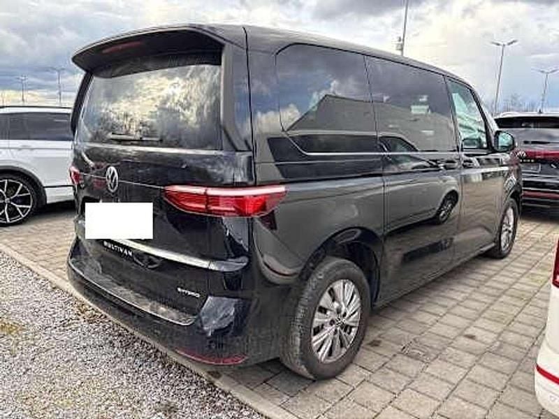 Second-hand VW Multivan Life 150 CP (110 kW) 2022 Negru Monovolum