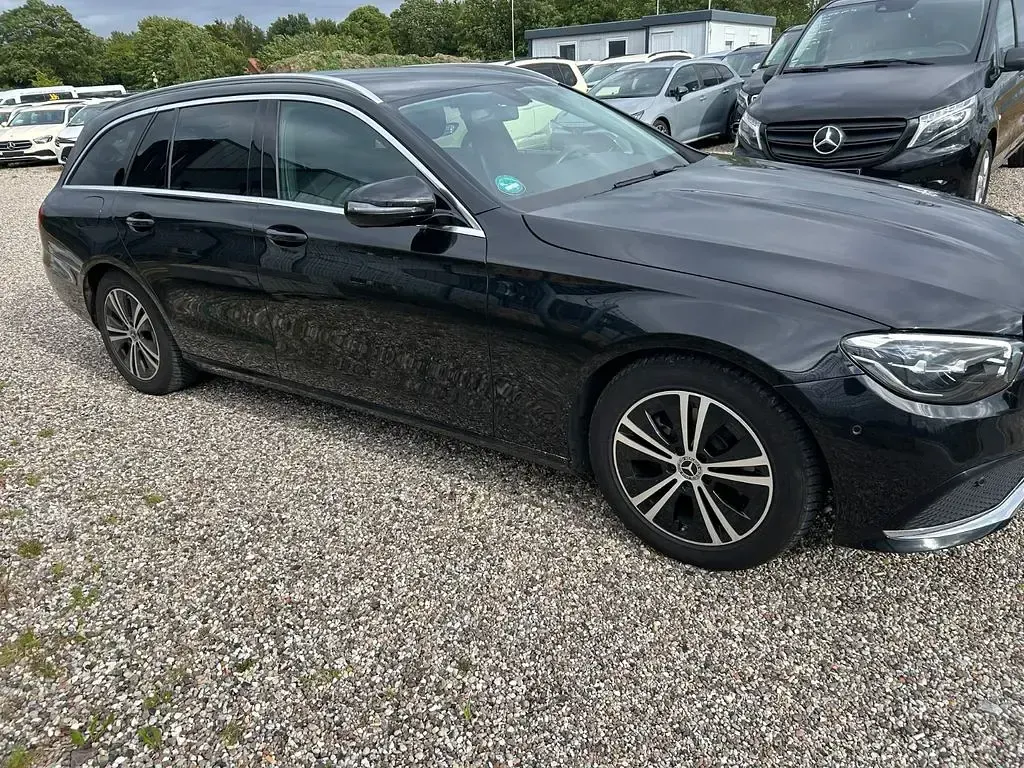 Gebraucht Mercedes E200 160 PS (117 kW) 2022 Schwarz Limousine