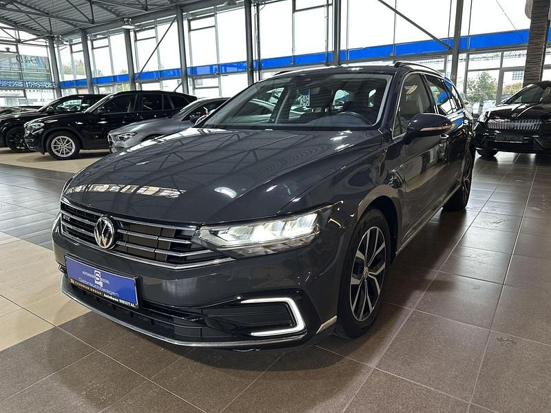 Grau Gebraucht 2020 VW Passat Business Kombi | 18.339 € (Superpreis) - Bild 1/4