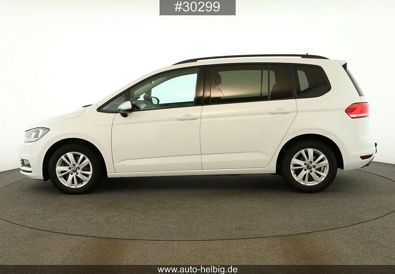 Gebraucht VW Touran Comfortline 150 PS (110 kW) 2022 Weiß Van / Kleinbus
