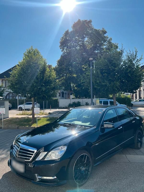 Schwarz Gebraucht 2012 Mercedes E350 Limousine | 9.999 € (Guter Preis) - Bild 1/4