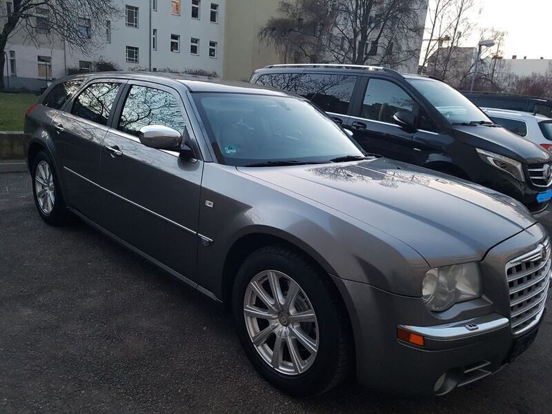 Grau Gebraucht 2006 Chrysler 300C Touring Kombi | 4.200 € (Teuer) - Bild 1/4