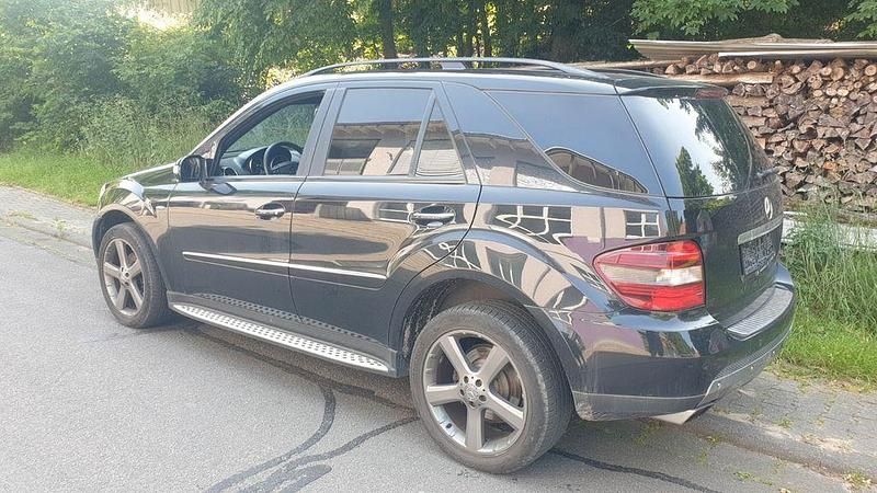 Gebraucht Mercedes ML320 224 PS (164 kW) 2008 Schwarz SUV