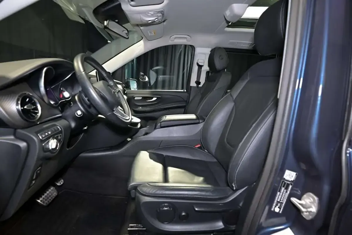 Gebraucht Mercedes V300 Avantgarde 237 PS (174 kW) 2023 Sodalithblau met. Van / Kleinbus