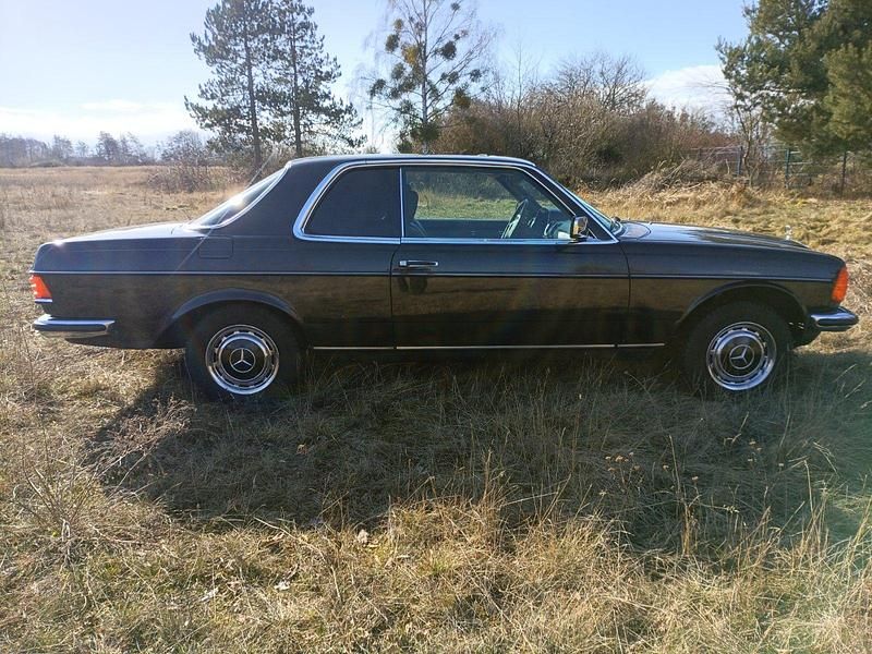 Gebraucht Mercedes 280 185 PS (136 kW) 1979 Schwarz Coupé