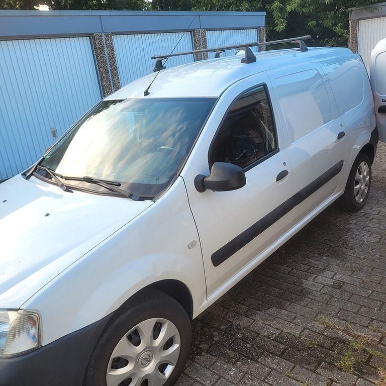 Schwarz Gebraucht 2011 Dacia Logan Limousine | 2.550 € (Fairer Preis) - Bild 1/4