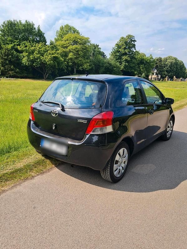Schwarz Gebraucht 2009 Toyota Yaris Kleinwagen | 2.700 € (Fairer Preis) - Bild 1/4