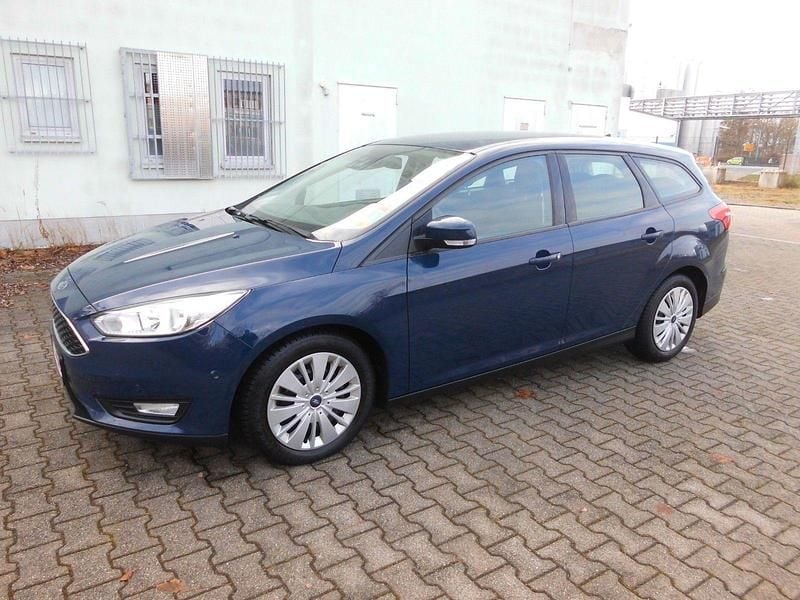 Blau Gebraucht 2015 Ford Focus Kombi | 7.499 € (Guter Preis) - Bild 1/4