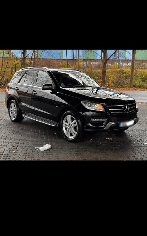 Gebraucht Mercedes ML250 204 PS (150 kW) 2011 Schwarz SUV
