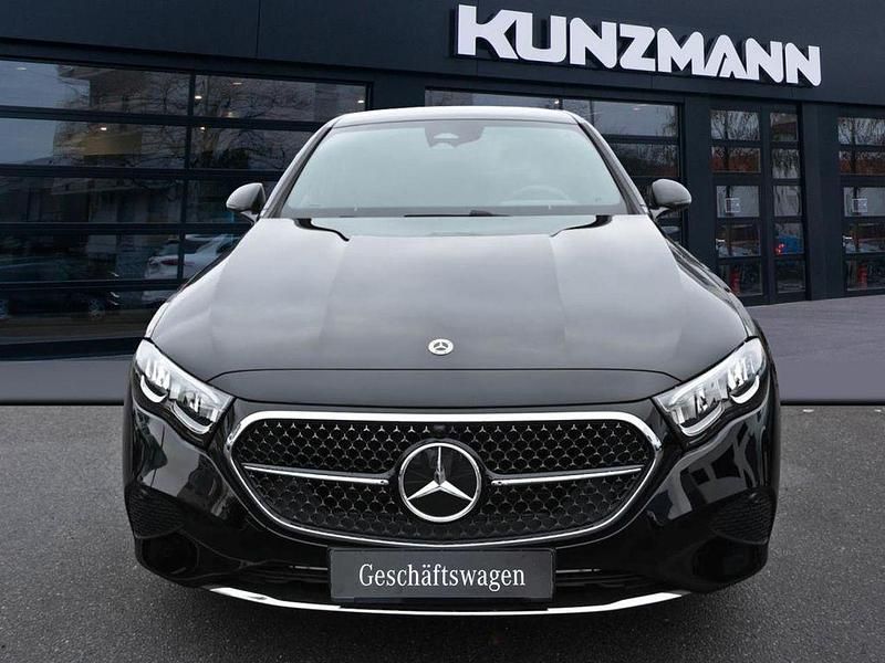 Gebraucht Mercedes E200 Avantgarde 163 PS (119 kW) 2026 Schwarz Limousine