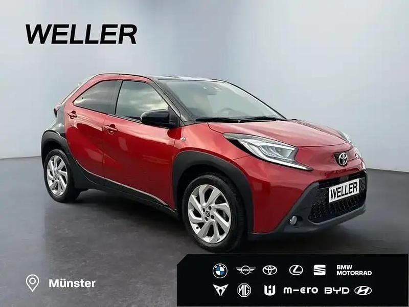Gebraucht Toyota Aygo 72 PS (52 kW) 2022 (292)chilli red perleffekt / dach nightsky black mica (rot) Kleinwagen