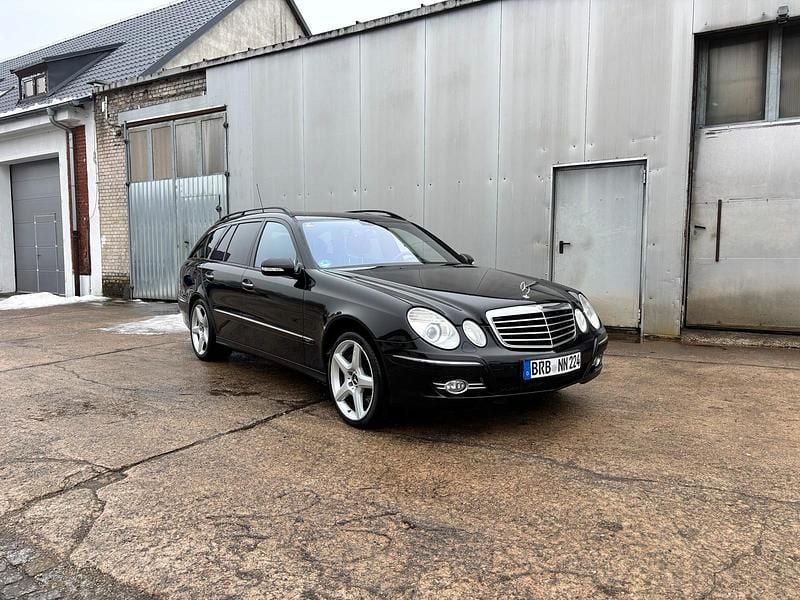 Gebraucht Mercedes E500 387 PS (284 kW) 2008 Schwarz Kombi