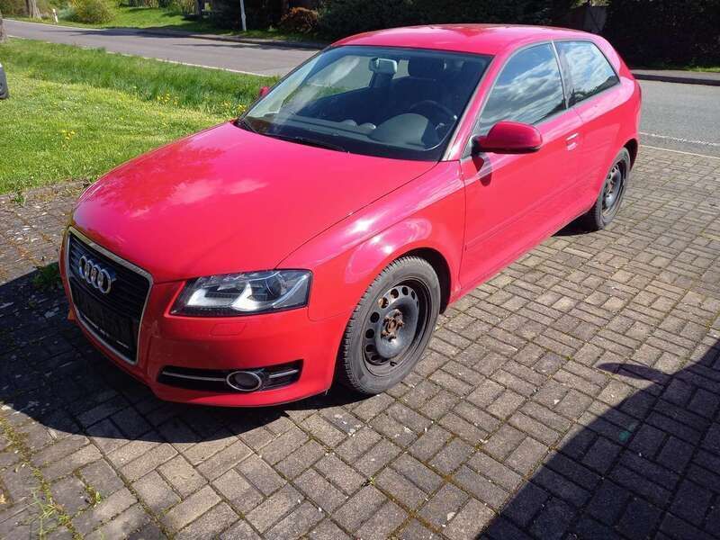 Rot Gebraucht 2010 Audi A3 Ambiente Limousine | 3.700 € (Superpreis) - Bild 1/4