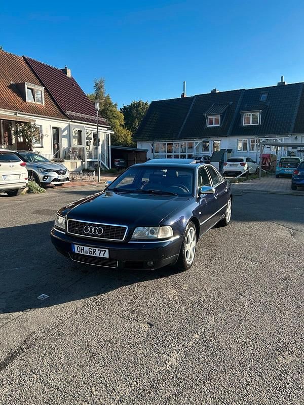 Blau Gebraucht 2001 Audi S8 Limousine | 9.100 € - Bild 1/4