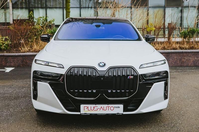 Gebraucht BMW M760e 381 PS (280 kW) 2024 Weiß Limousine
