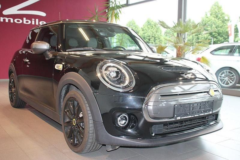 Midnight black metallic Gebraucht 2020 Mini Cooper SE Kleinwagen | 18.000 € (Etwas zu teuer) - Bild 1/4