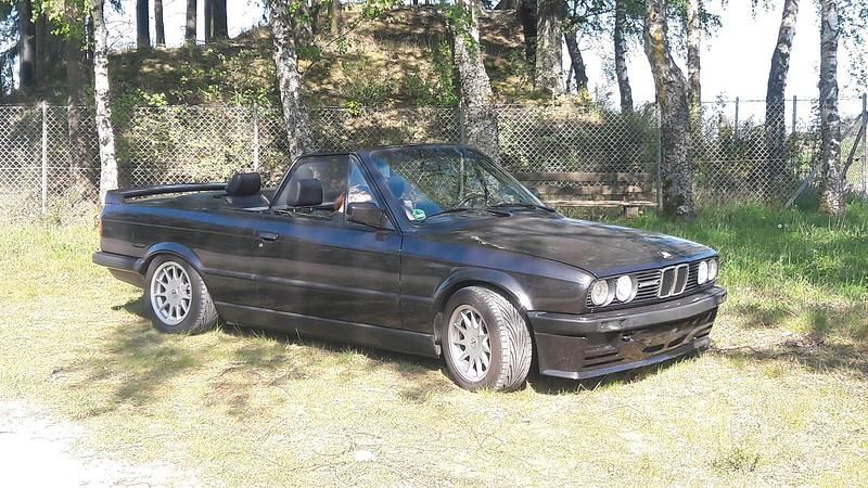 Schwarz Gebraucht 1988 BMW 325 Cabriolet Cabrio | 21.900 € - Bild 1/4