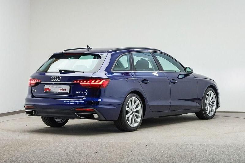 Gebraucht Audi A4 Performance 150 PS (110 kW) 2023 Navarrablau metallic (metallic) Kombi
