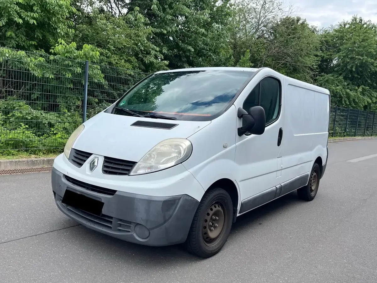 Gebraucht Renault Trafic 114 PS (83 kW) 2011 Weiß Van / Kleinbus
