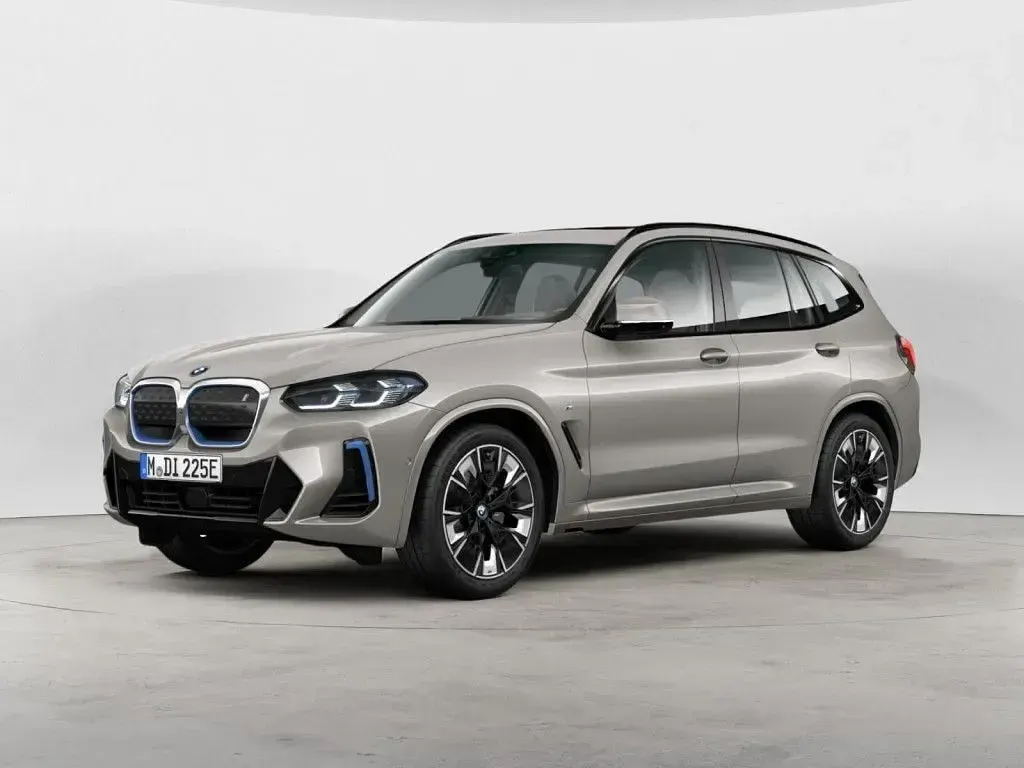 Gebraucht BMW iX3 Impressive 210 kW (286 PS) 2023 Silber SUV