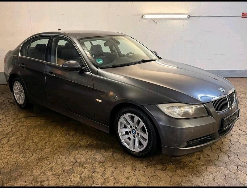 Gebraucht BMW 325 218 PS (160 kW) 2008 Grau Limousine