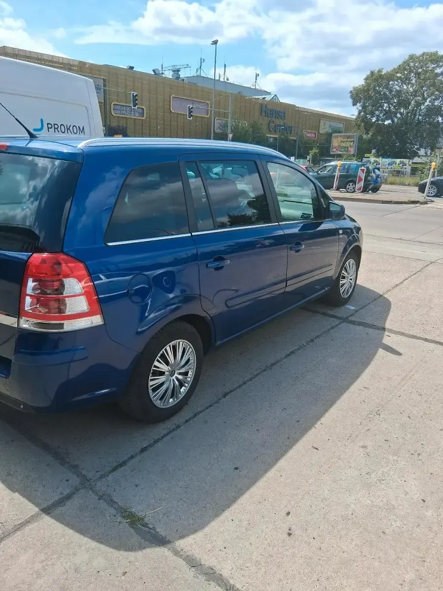 Gebraucht Opel Zafira 140 PS (102 kW) 2010 Blau Van / Kleinbus