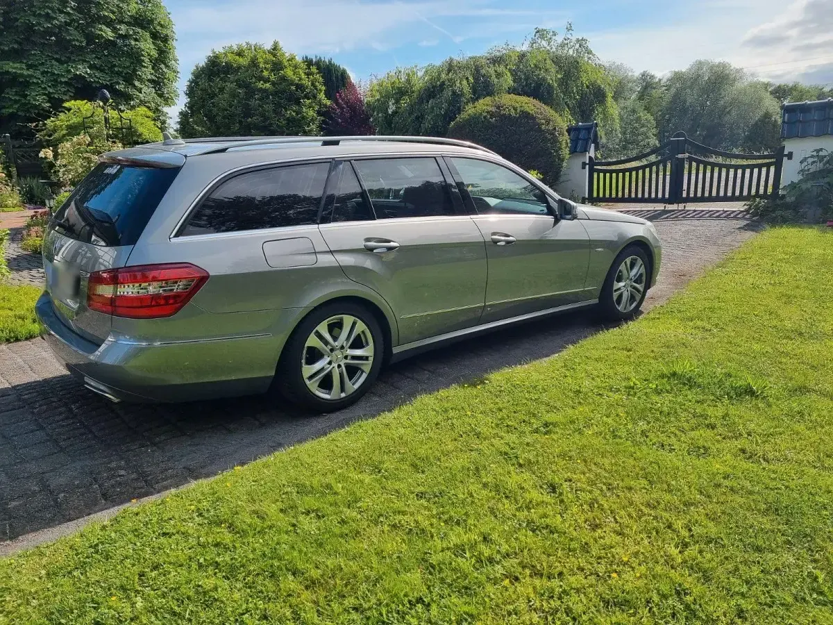 Gebraucht Mercedes E250 204 PS (150 kW) 2012 Grau Kombi
