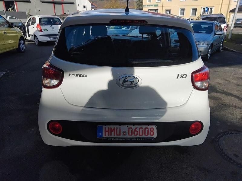 Gebraucht Hyundai i10 Classic 67 PS (49 kW) 2017 Weiß Kleinwagen