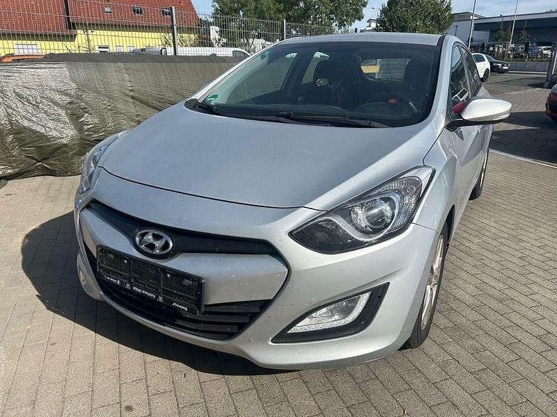 Silber Gebraucht 2015 Hyundai i30 Edition Limousine | 6.500 € (Fairer Preis) - Bild 1/4