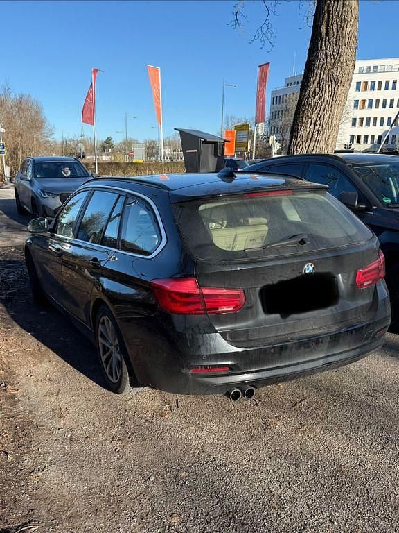 Gebraucht BMW 330 Sport Line 252 PS (185 kW) 2018 Schwarz Kombi