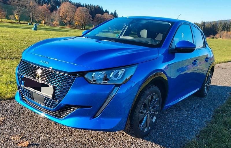 Blau Gebraucht 2021 Peugeot e-208 Allure Kleinwagen | 17.000 € (Etwas zu teuer) - Bild 1/4