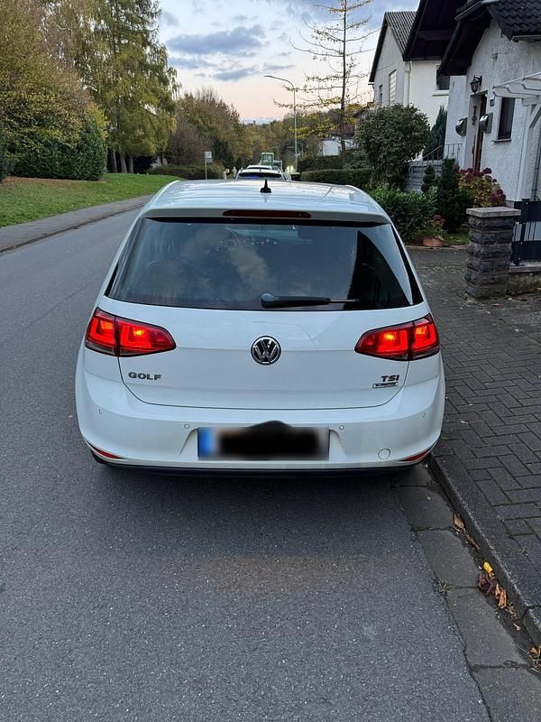 Gebraucht VW Golf VII 85 PS (62 kW) 2014 Weiß Kleinwagen