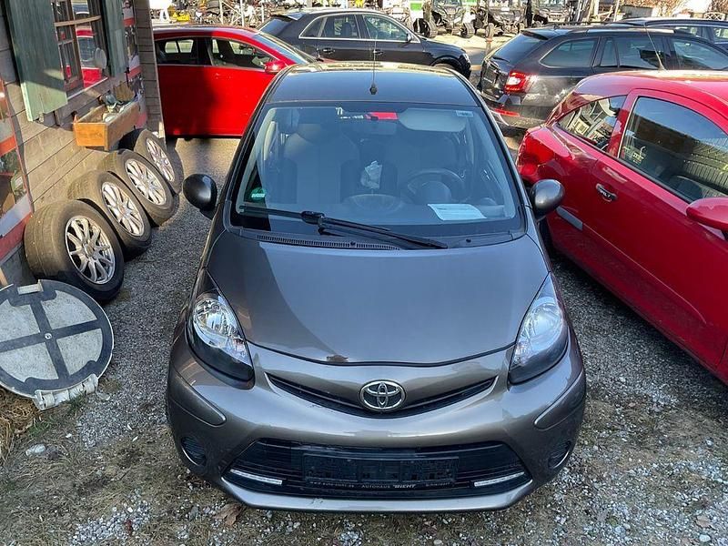 Gebraucht Toyota Aygo Cool 68 PS (50 kW) 2012 Braun Kleinwagen