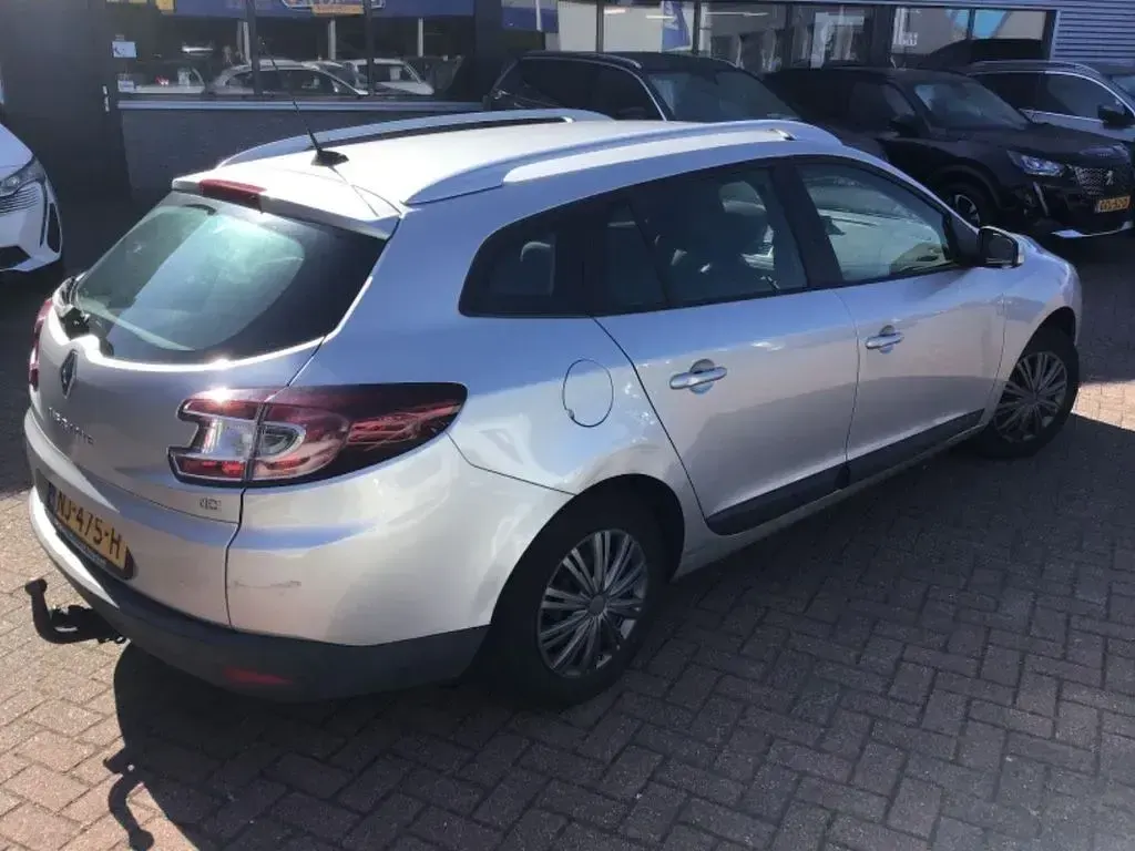 Gebraucht Renault Mégane Expression 90 PS (66 kW) 2011 Grau Kombi