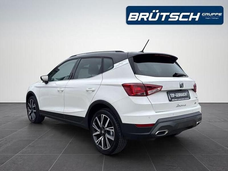 Gebraucht Seat Arona FR 110 PS (80 kW) 2023 Weiß / midnight schwarz metallic SUV