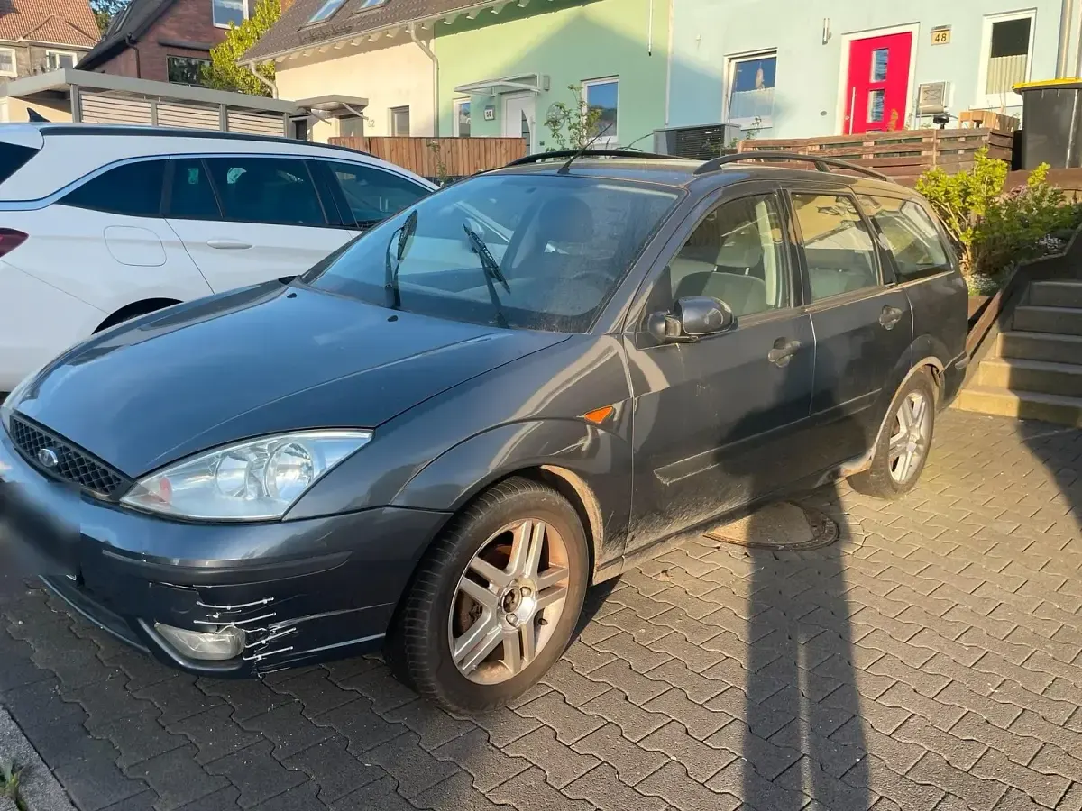 Usata Ford Focus 100 CV (73 kW) 2003 Grigio Station wagon