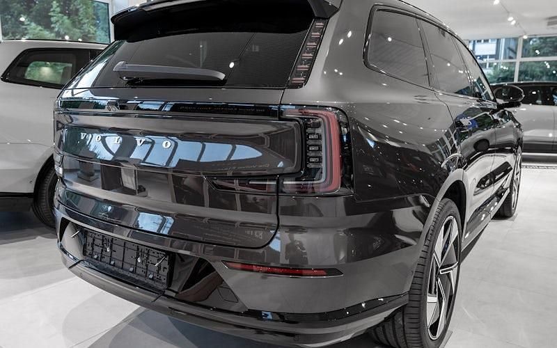 Neu Volvo EX90 Performance 500 kW (680 PS) 2025 Grau SUV