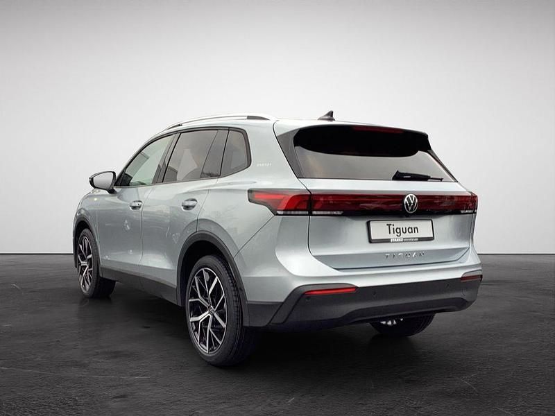 Neu VW Tiguan Life 150 PS (110 kW) 2026 Silber SUV