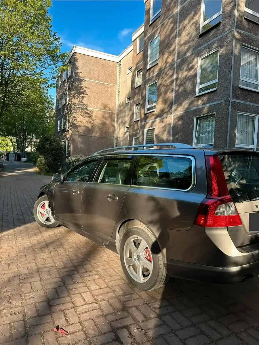 Gebraucht Volvo V70 175 PS (128 kW) 2011 Gold Kombi