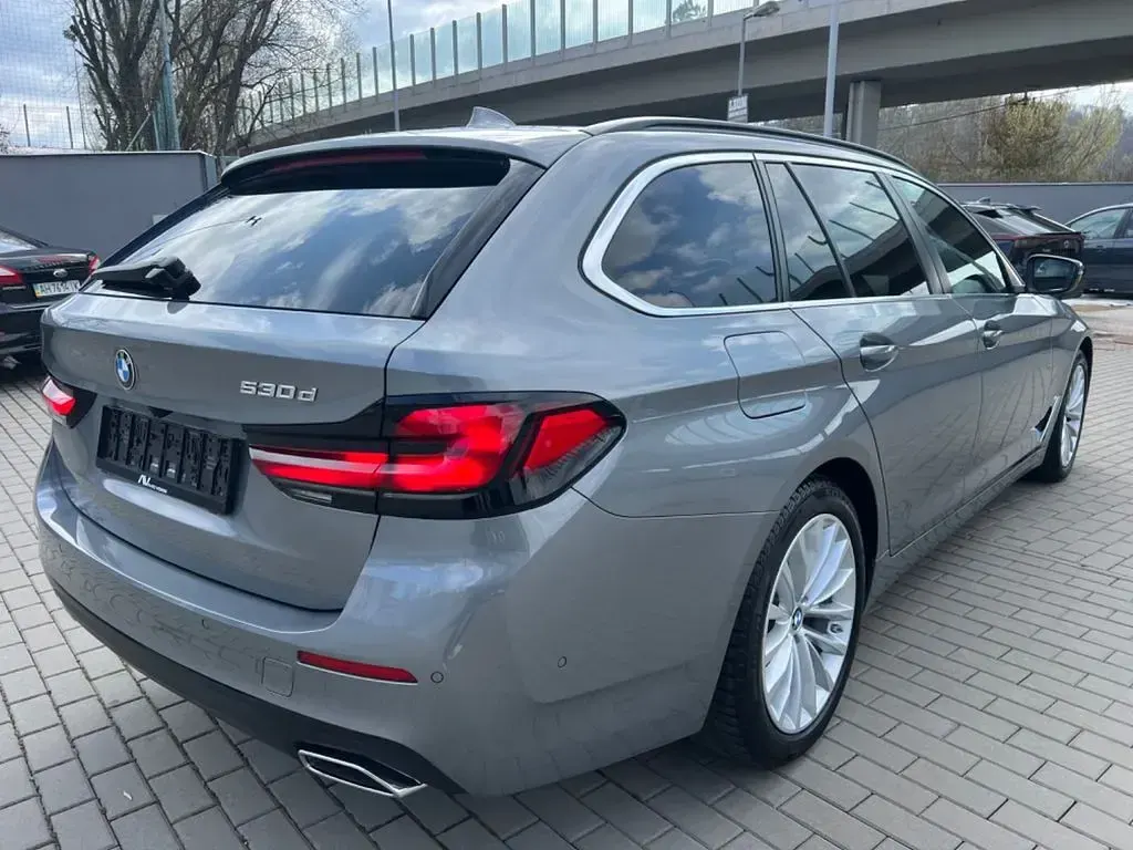 Używany BMW 530 286 KM (210 kW) 2024 Szary Sedan/Limuzyna