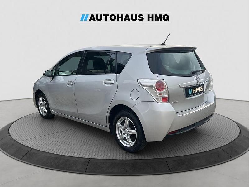 Gebraucht Toyota Verso Edition-S 147 PS (108 kW) 2016 Silber Van / Kleinbus