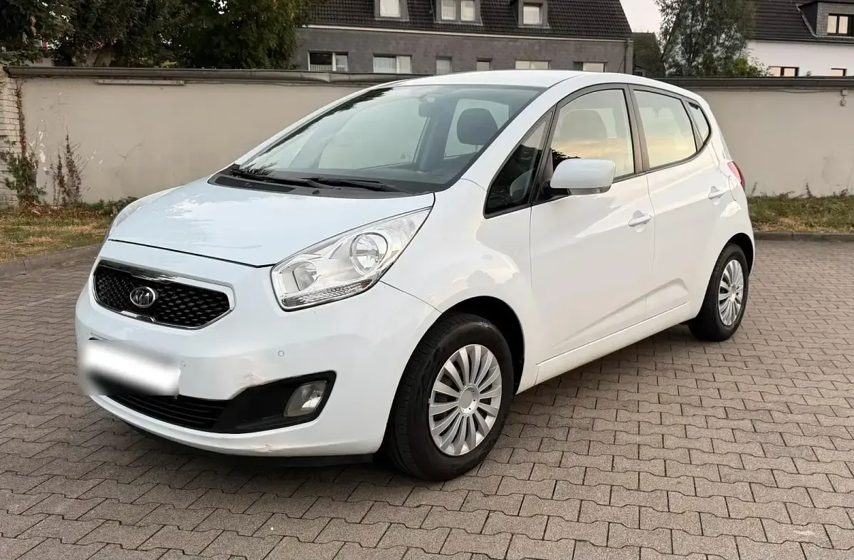 Gebraucht Kia Venga 90 PS (66 kW) 2012 Weiß Kleinwagen