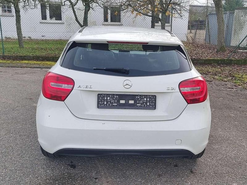Gebraucht Mercedes A160 90 PS (66 kW) 2014 Weiß Limousine