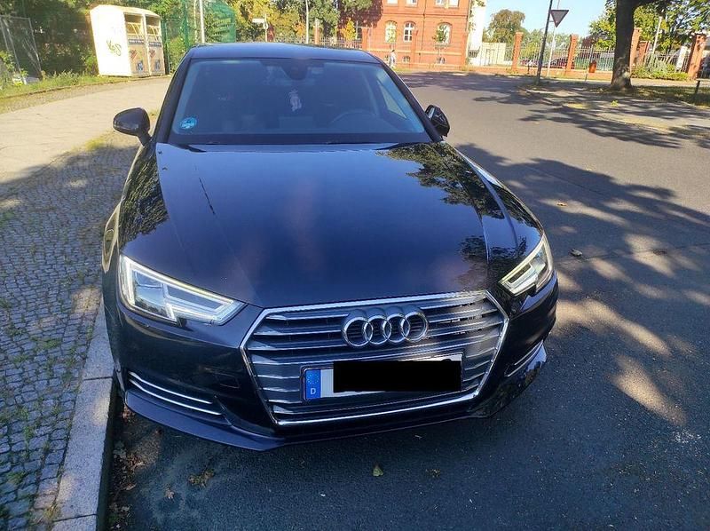 Blau Gebraucht 2018 Audi A4 Design Limousine | 13.900 € (Superpreis) - Bild 1/4